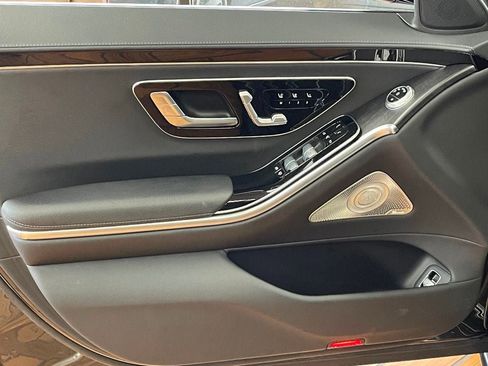 Used 2022 Mercedes-Benz S 500 4MATIC w/ AMG Line Package image 18