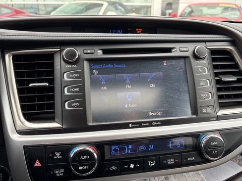 Used 2019 Toyota Highlander XLE image 7