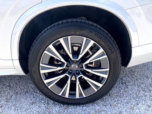 Used 2022 Volvo XC90 T6 Momentum w/ Climate Package AWD/4WD image 23
