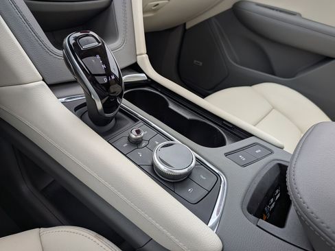 Used 2024 Cadillac XT6 Premium Luxury w/ LPO, Floor Liner Package AWD/4WD image 12