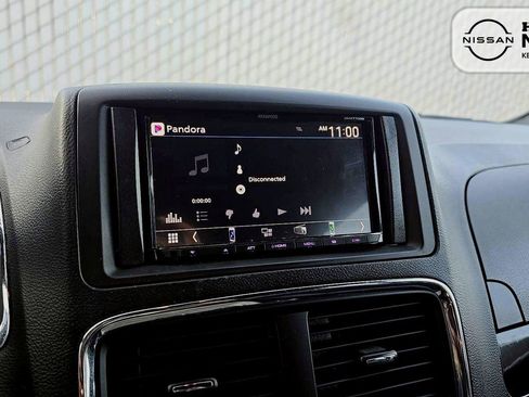 Used 2019 Dodge Grand Caravan SXT w/ Rear Park Assist Package image 18