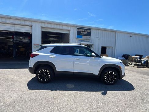 Used 2023 Chevrolet TrailBlazer LT w/ Convenience Package AWD/4WD image 6