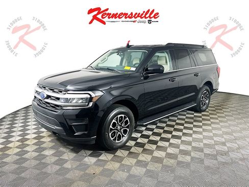 Used 2023 Ford Expedition Max XLT image 3