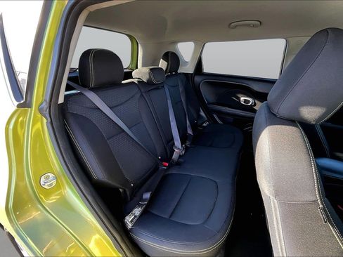 Used 2016 Kia Soul + image 25