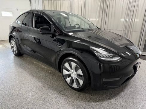 Used 2021 Tesla Model Y Long Range AWD/4WD image 3