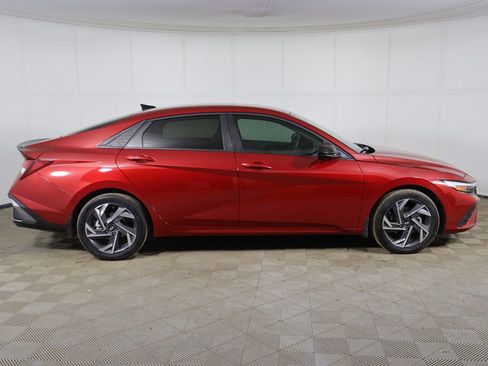 Used 2025 Hyundai Elantra Sport FWD image 13