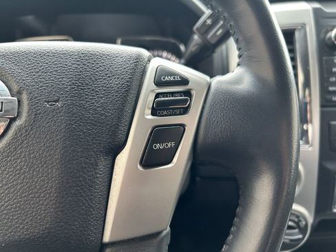 Used 2018 Nissan Titan SV w/ SV Convenience Package image 18