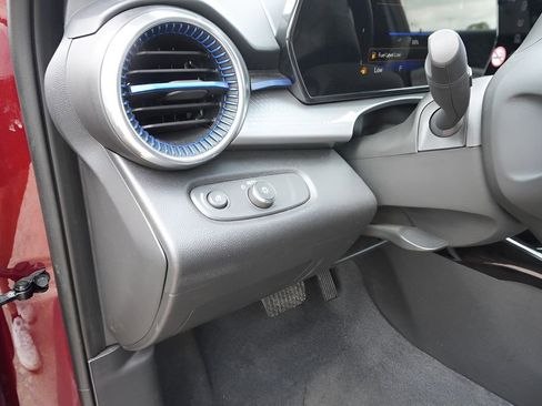 Used 2025 Chevrolet Trax LT FWD image 10