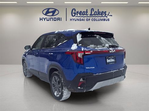 Used 2024 Kia Seltos LX image 3