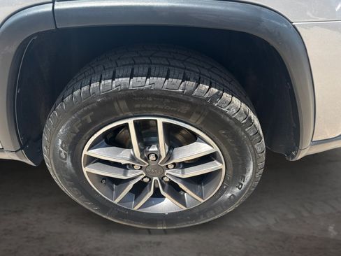 Used 2020 Jeep Grand Cherokee Limited AWD/4WD image 18