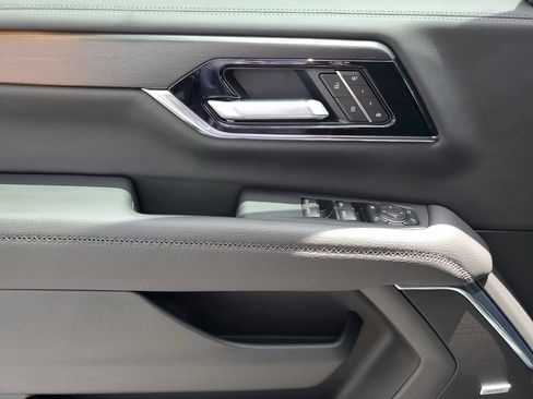 New 2026 GMC Yukon Denali w/ LPO, Floor Liner Package RWD image 17