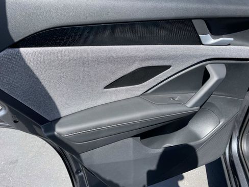 Certified 2025 Volkswagen Tiguan S FWD image 19