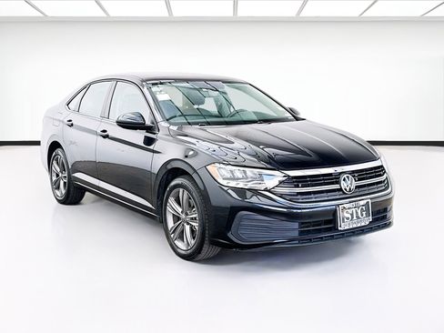 Used 2023 Volkswagen Jetta SE FWD image 3