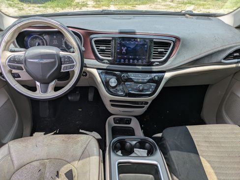 Used 2019 Chrysler Pacifica Limited FWD image 12