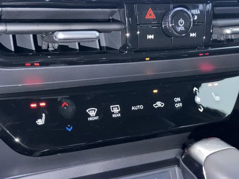 New 2026 Nissan Kicks SR w/ Cold Weather Package image 27