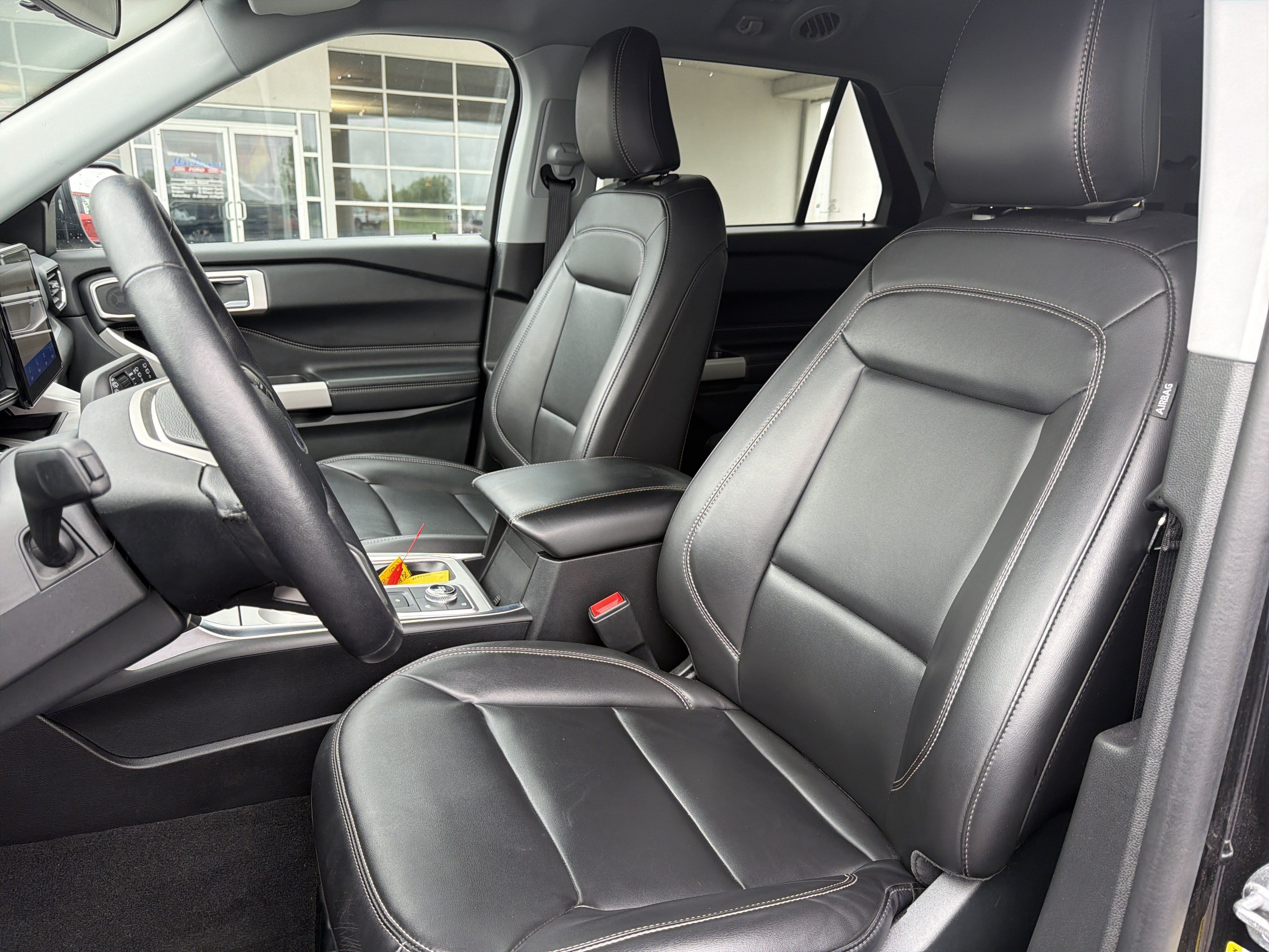 Used 2024 Ford Explorer XLT w/ Equipment Group 202A AWD/4WD image 21