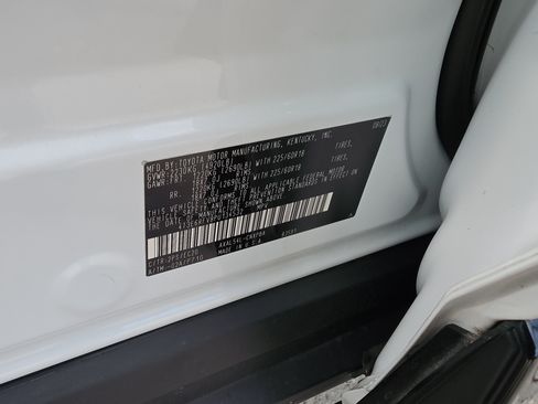 Used 2023 Toyota RAV4 XSE AWD/4WD image 34