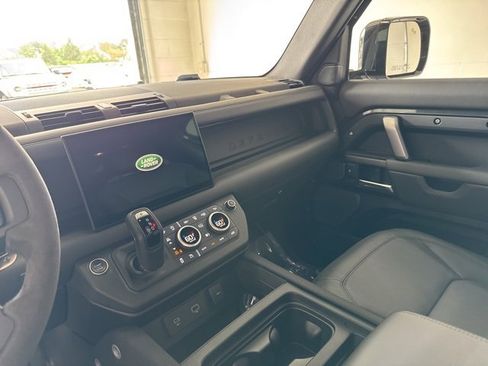 Used 2024 Land Rover Defender 90 V8 image 29