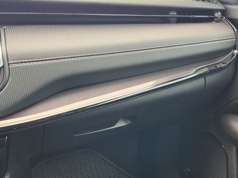 Used 2024 Jeep Compass Latitude w/ Convenience Group image 23