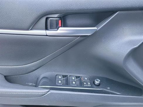 Used 2018 Toyota Camry XSE FWD image 6