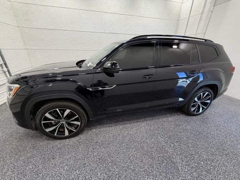 Used 2024 Volkswagen Atlas SEL Premium R-Line AWD/4WD image 2