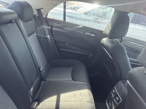 Used 2019 Chrysler 300 Touring w/ Sport Appearance Package image 6