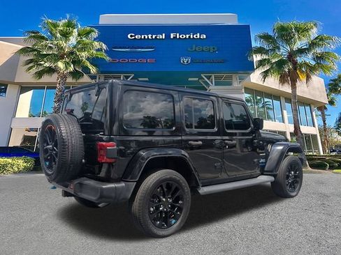 Used 2022 Jeep Wrangler Unlimited Sahara w/ Cold Weather Group AWD/4WD image 5