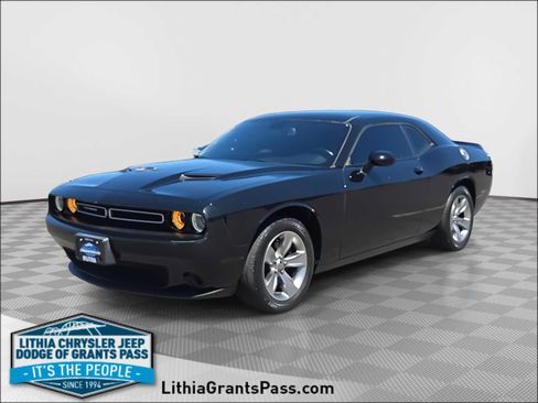 Used 2020 Dodge Challenger SXT RWD image 1