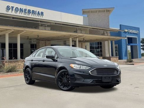 Used 2020 Ford Fusion SE image 2