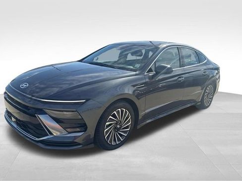 Used 2025 Hyundai Sonata SEL FWD image 3