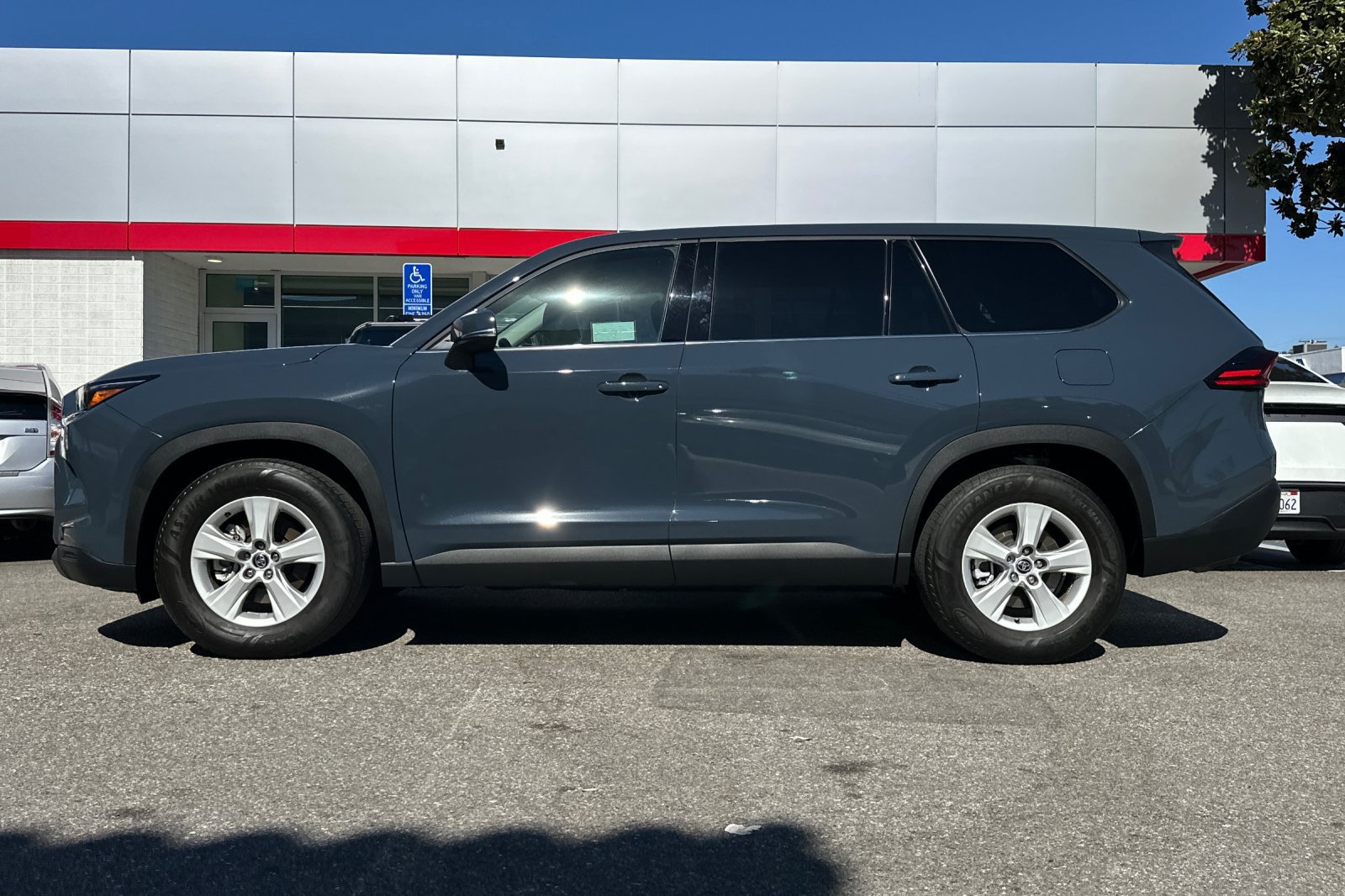Certified 2025 Toyota Grand Highlander FWD image 8