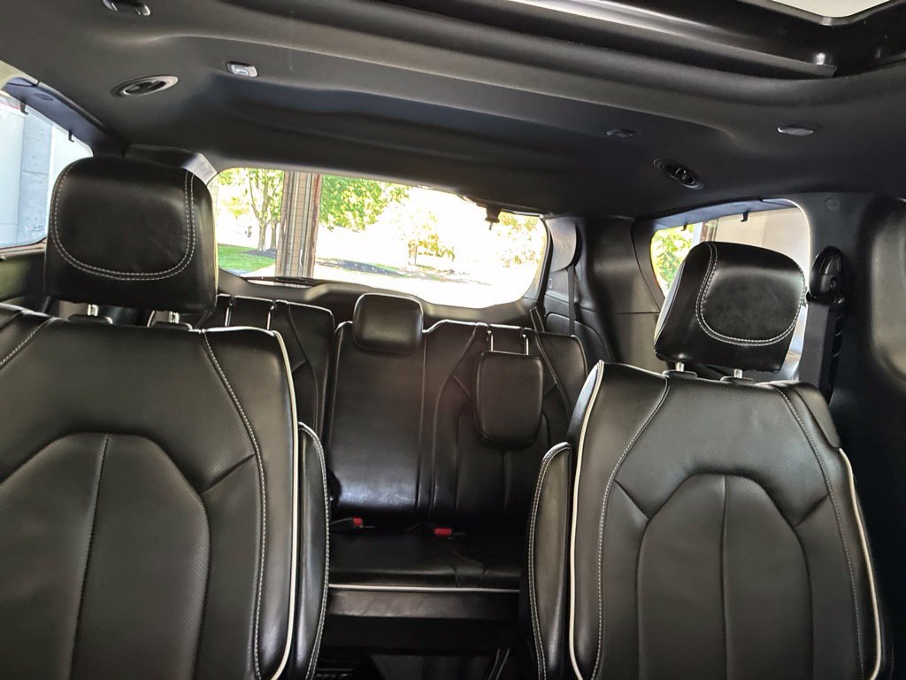 Certified 2025 Chrysler Pacifica Limited FWD image 52