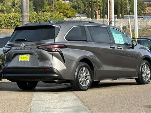 Used 2024 Toyota Sienna XLE image 5