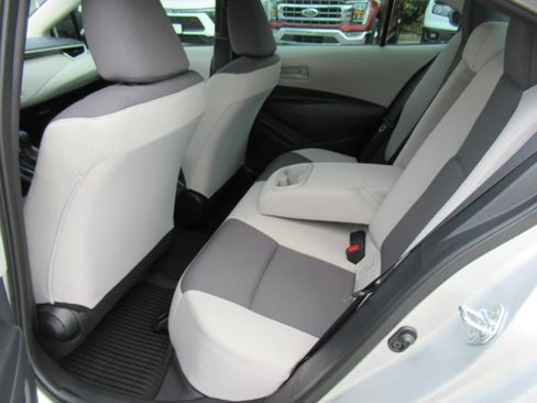 Used 2025 Toyota Corolla LE FWD image 30