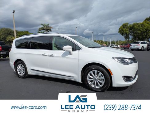Used 2018 Chrysler Pacifica Touring-L w/ Advanced Safetytec Group FWD image 1