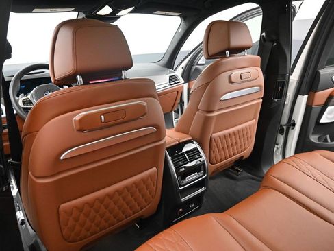 Used 2025 BMW X7 M60i AWD/4WD image 18