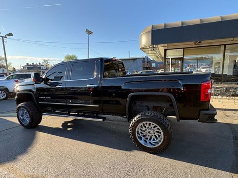 Used 2016 GMC Sierra 2500 Denali w/ Driver Alert Package image 9