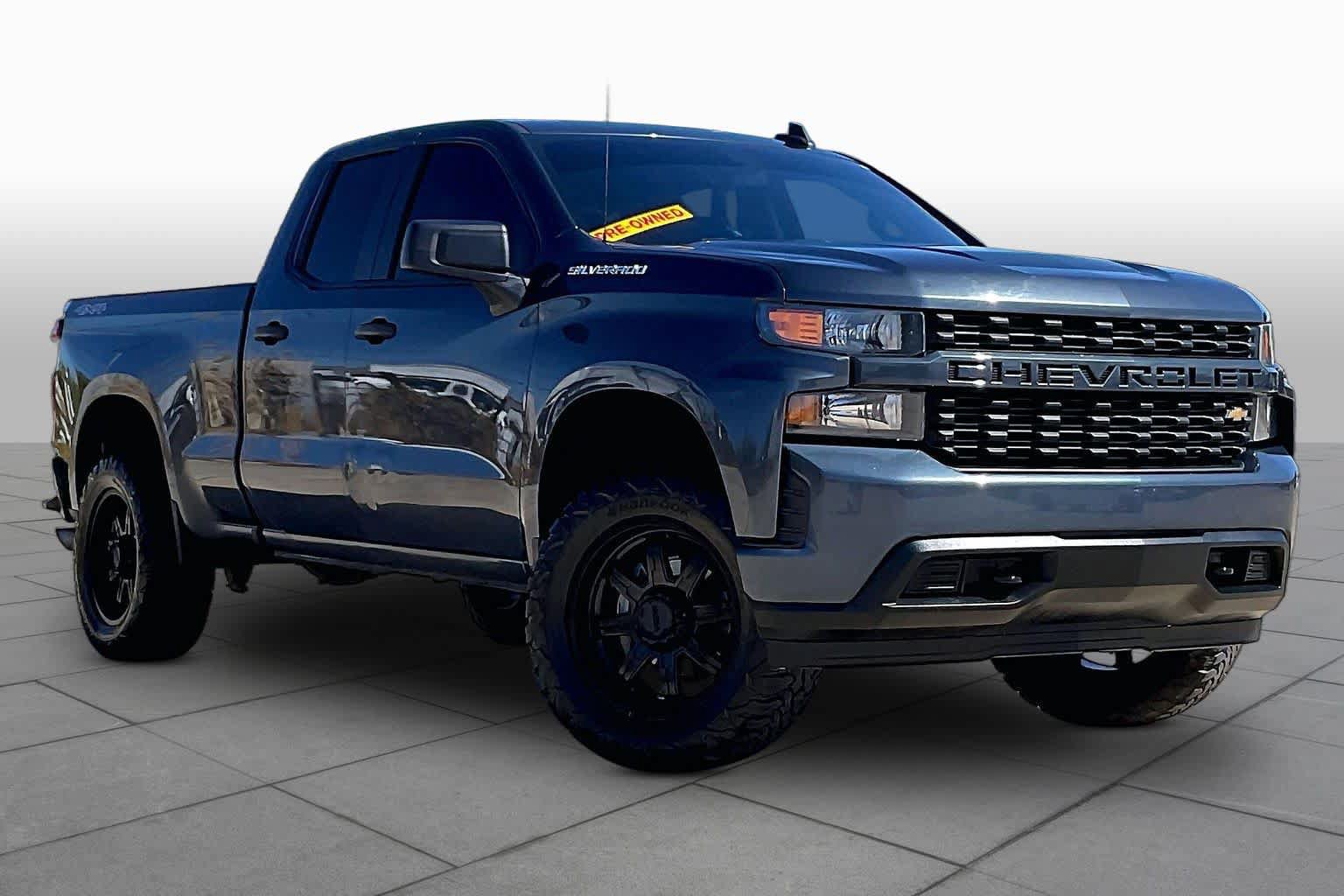 Used 2020 Chevrolet Silverado 1500 Custom w/ Custom Value Package AWD/4WD image 3