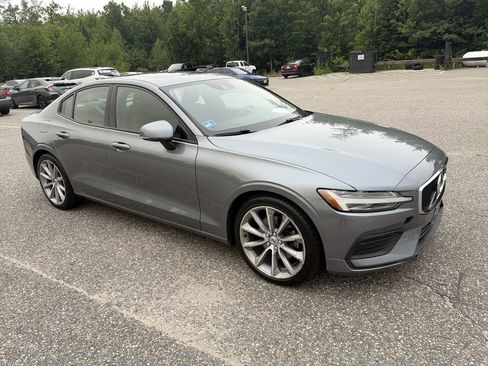 Used 2020 Volvo S60 T5 Momentum w/ Protection Package FWD image 3