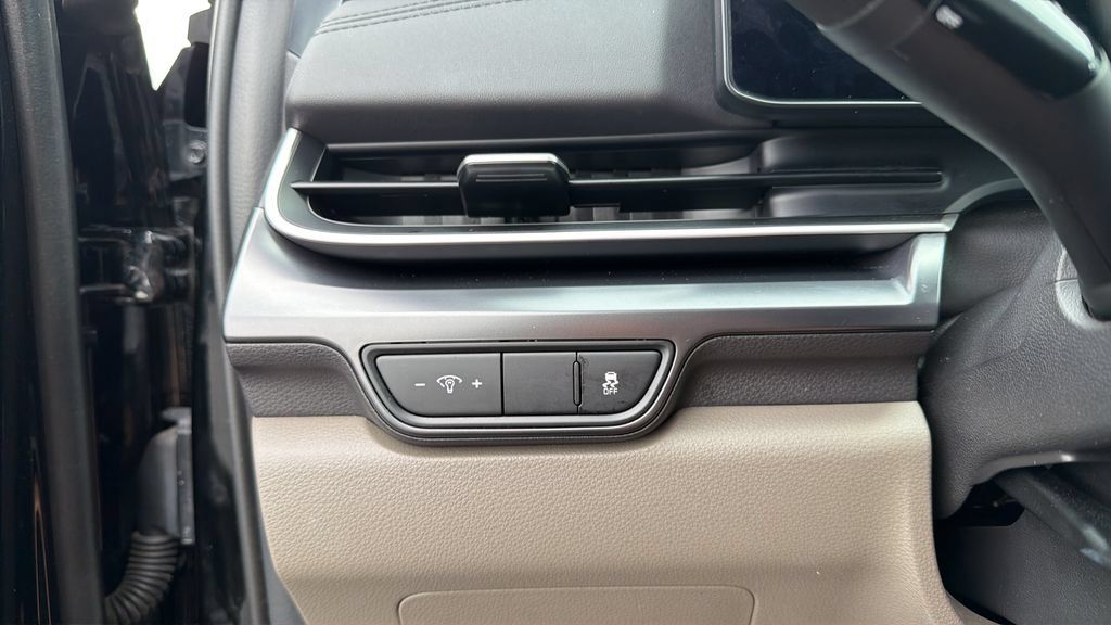 Used 2025 Kia Carnival FWD image 29