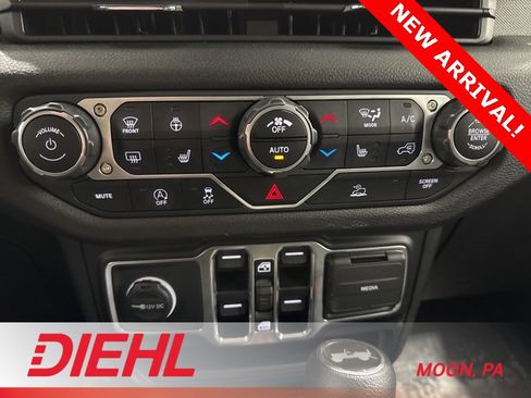 Used 2024 Jeep Wrangler Sport S image 30