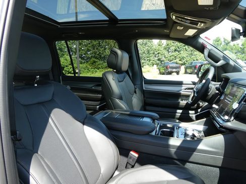 New 2026 Jeep Grand Wagoneer 4WD image 9