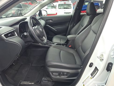 Used 2024 Toyota Corolla Cross XLE w/ Convenience Package AWD/4WD image 13