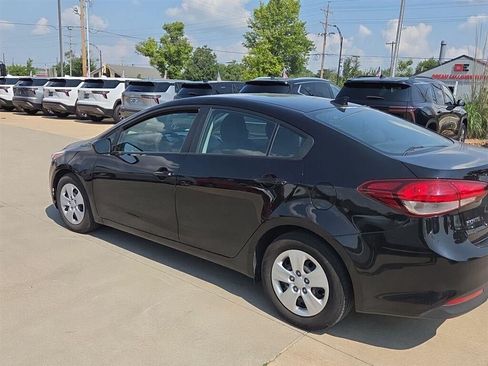 Used 2017 Kia Forte LX FWD image 5
