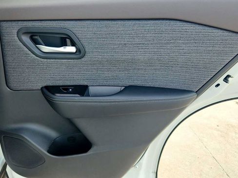 Used 2021 Nissan Rogue SV FWD image 25
