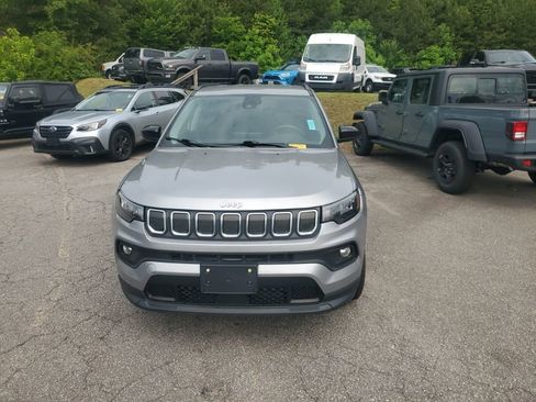 Used 2022 Jeep Compass Latitude AWD/4WD image 3