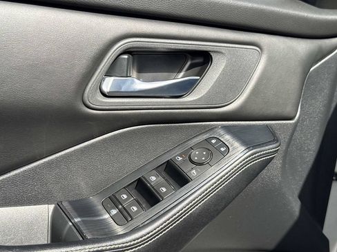 Certified 2024 Nissan Rogue SV FWD image 17