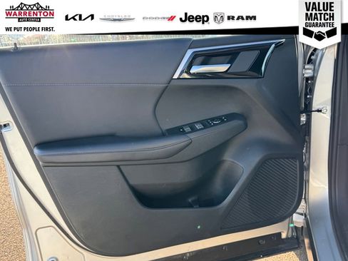 Used 2024 Mitsubishi Outlander SE image 18