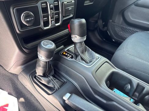 Used 2023 Jeep Wrangler Unlimited Sahara AWD/4WD image 19