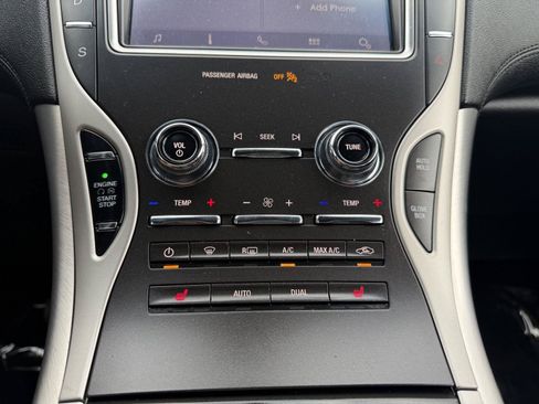 Used 2020 Lincoln Nautilus Premier AWD/4WD image 33